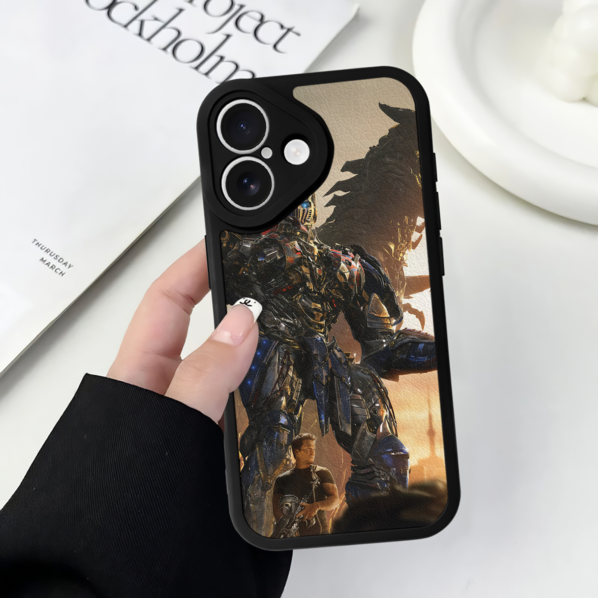 （画像用） Transformers トランスフォーマー 【iPhone 16シリーズ対応】シリコンスマホケース（レザー調） 材質：シリコン